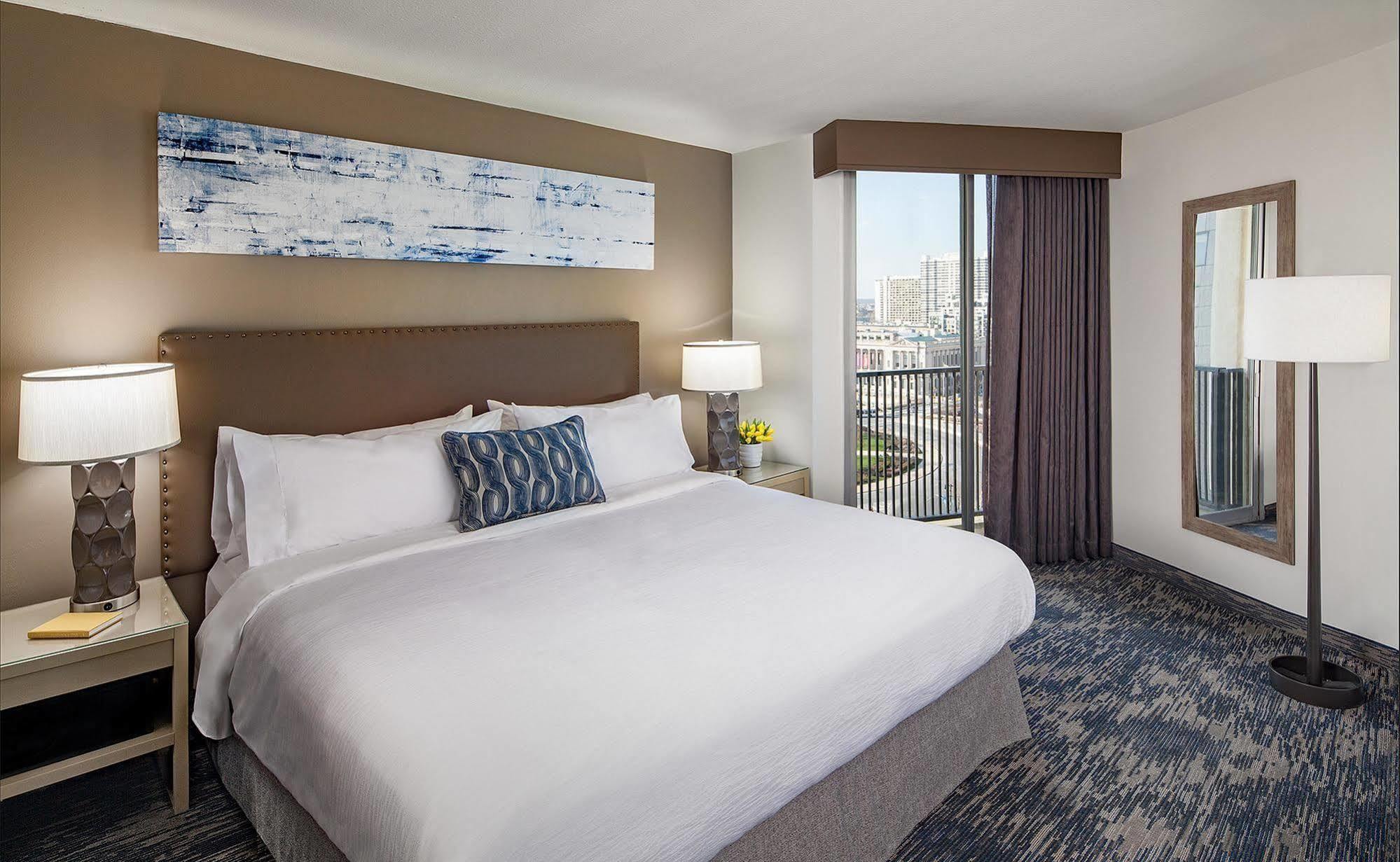 Embassy Suites Philadelphia - Center City エクステリア 写真